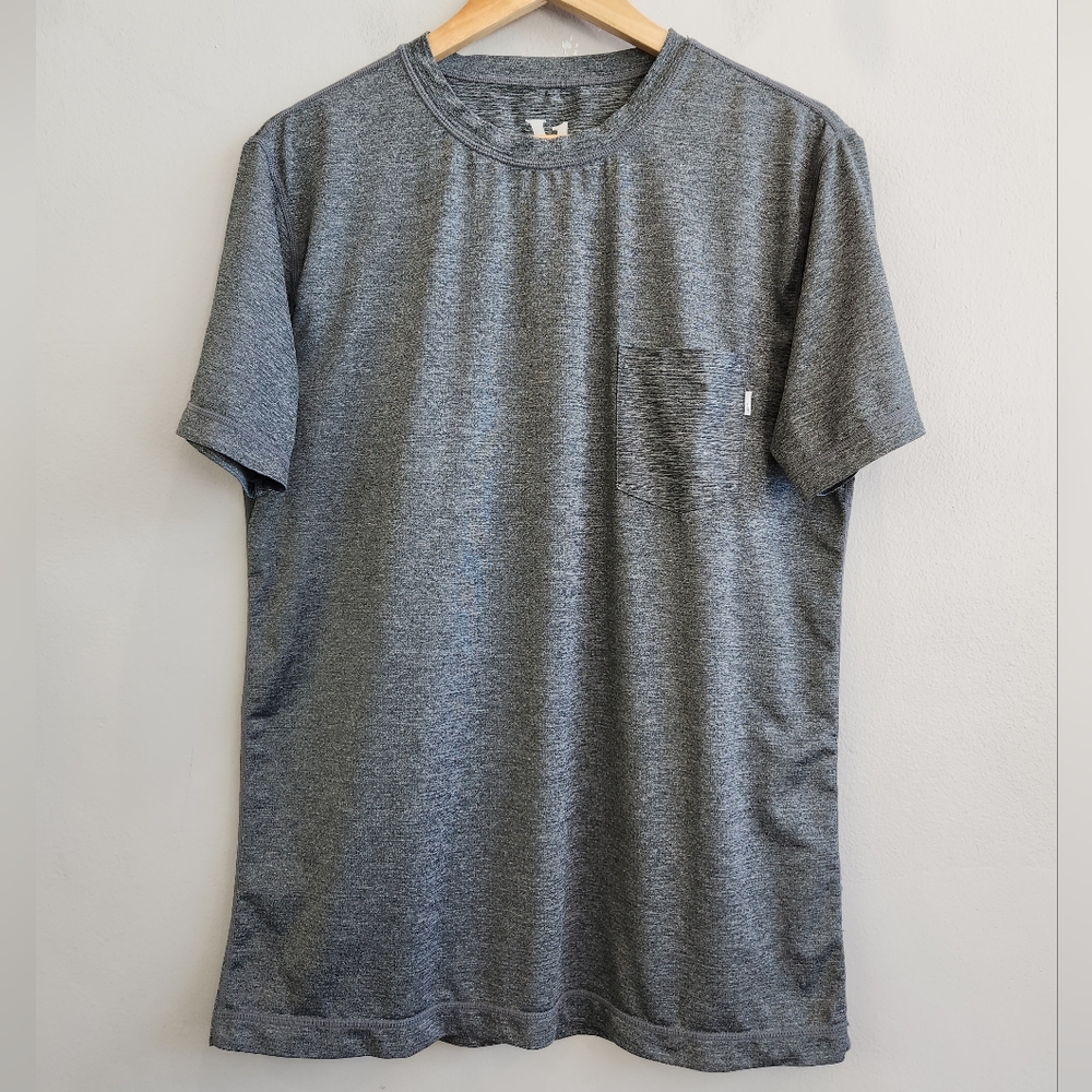 Vuori Tradewind Gray Front Pocket Performance Tee Shirt Gym Active Men's Medium